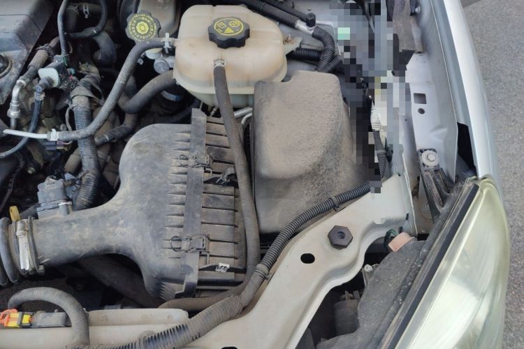 Used Buick GL8 2014 2.4L Executive Edition Engine Bay Left