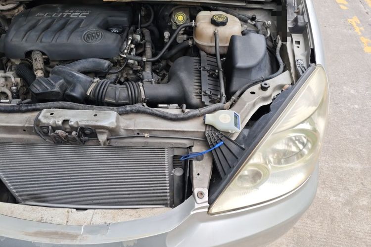 Used Buick GL8 2014 2.4L Classic Edition Engine Bay Left