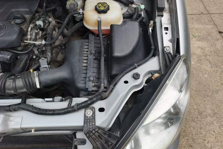 Used Buick GL8 2014 2.4L Executive Edition Engine Bay Left