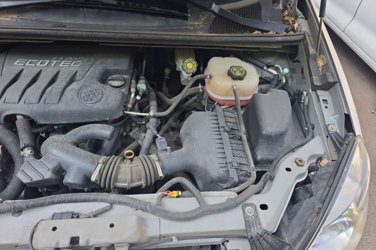 Used Buick GL8 2014 2.4L Executive Edition Engine Bay Left