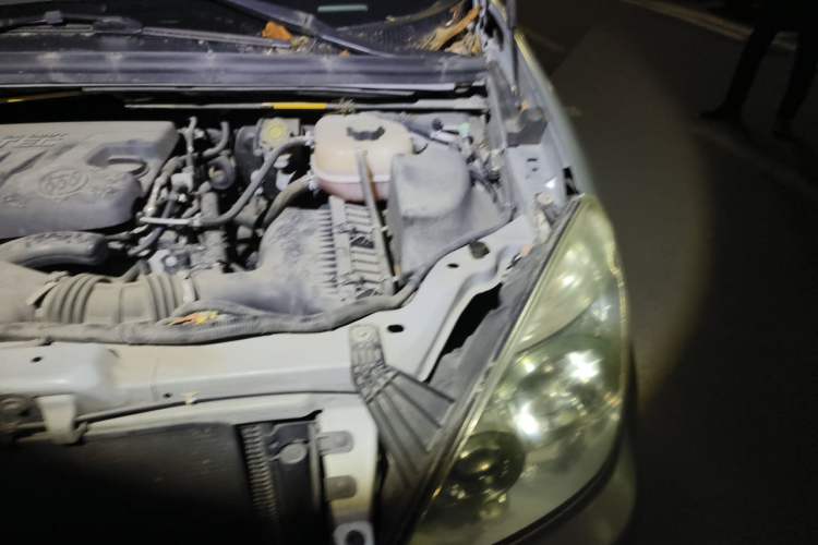 Used Buick GL8 2014 2.4L Classic Edition Engine Bay Left