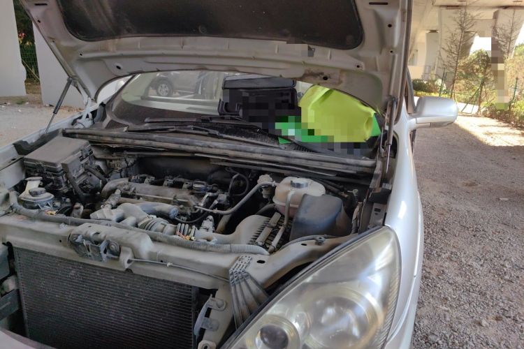 Used Buick GL8 2014 2.4L Classic Edition Engine Bay Left