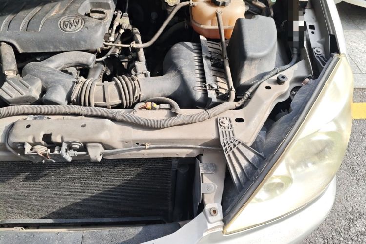 Used Buick GL8 2014 2.4L Classic Edition Engine Bay Left