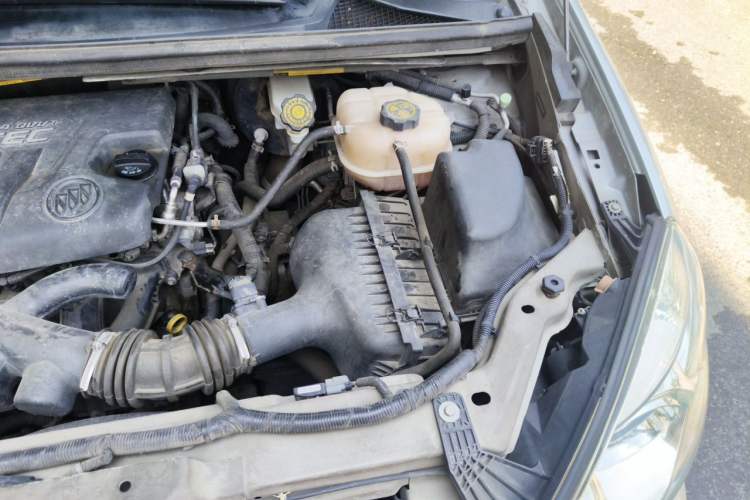 Used Buick GL8 2014 2.4L Executive Edition Engine Bay Left