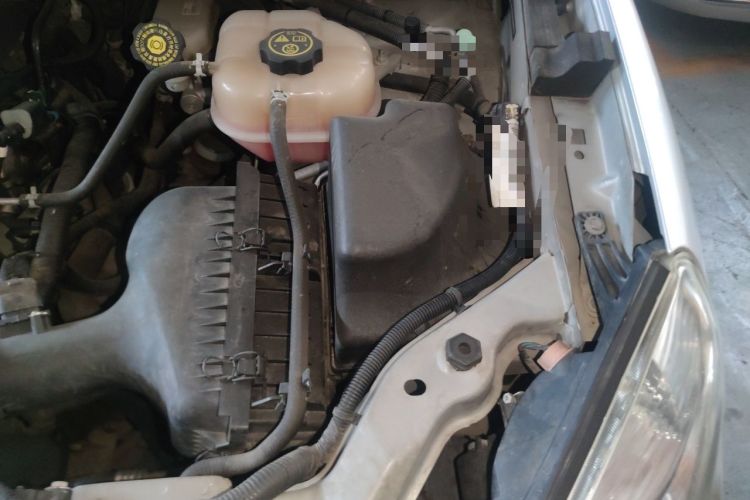 Used Buick GL8 2014 2.4L Executive Edition Engine Bay Left