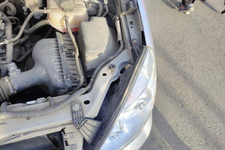 Used Buick GL8 2014 2.4L Classic Edition Engine Bay Left