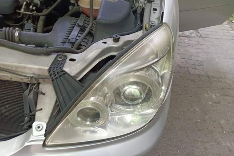 Used Buick GL8 2014 2.4L Comfort Edition Engine Bay Left
