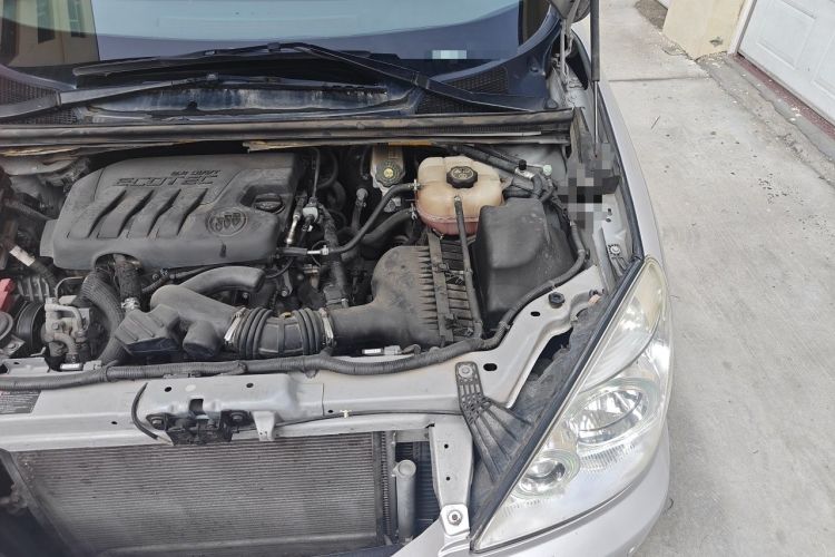 Used Buick GL8 2014 2.4L Classic Edition Engine Bay Left