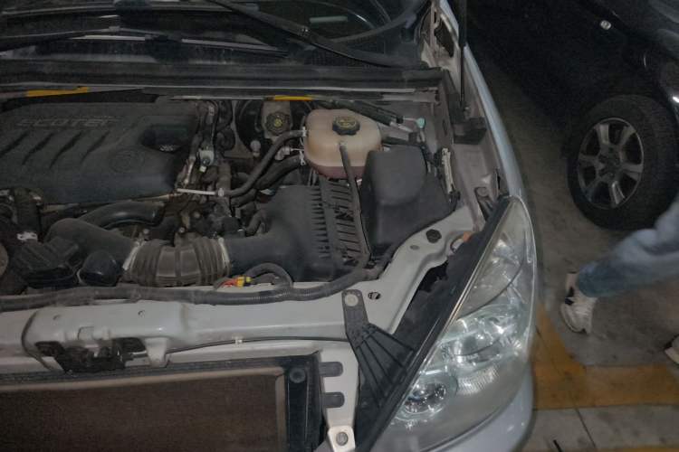 Used Buick GL8 2014 2.4L Classic Edition Engine Bay Left