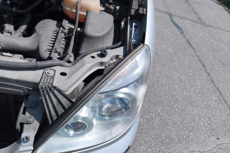 Used Buick GL8 2014 2.4L Executive Edition Engine Bay Left