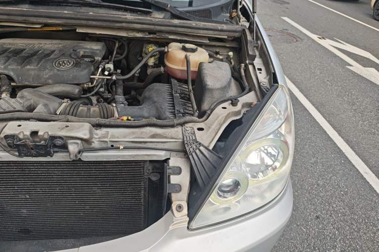 Used Buick GL8 2014 2.4L Comfort Edition Engine Bay Left