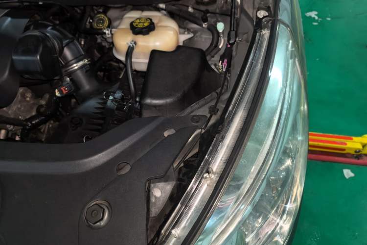 Used Buick GL8 2014 3.0L GT Luxury Business Haoya Edition Engine Bay Left