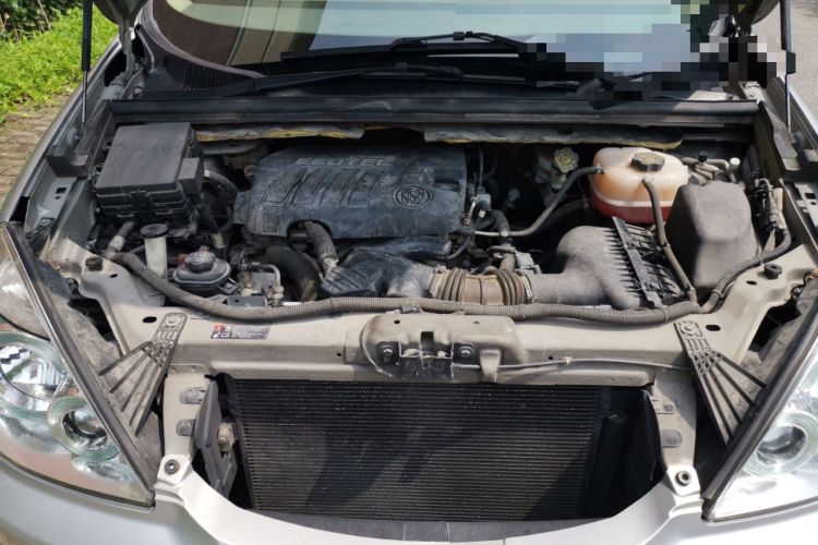 Used Buick GL8 2014 2.4L Classic Edition Engine Bay