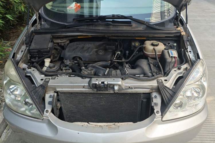 Used Buick GL8 2014 2.4L Classic Edition Engine Bay