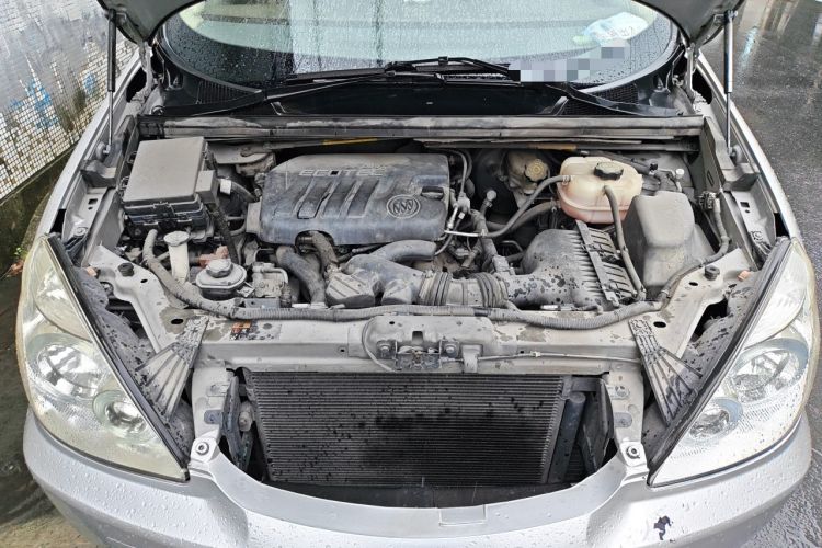 Used Buick GL8 2014 2.4L Classic Edition Engine Bay