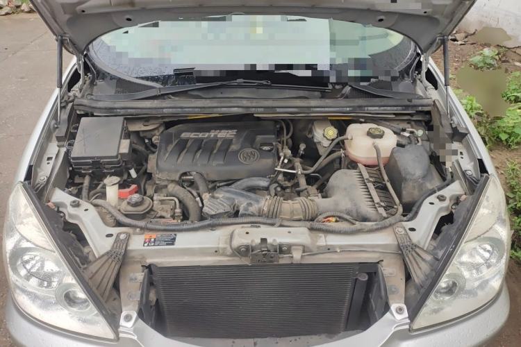 Used Buick GL8 2014 2.4L Classic Edition Engine Bay