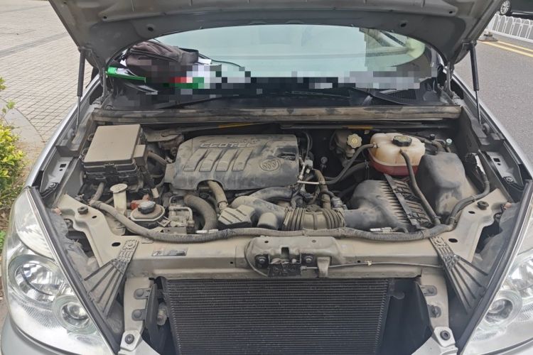 Used Buick GL8 2014 2.4L Comfort Edition Engine Bay