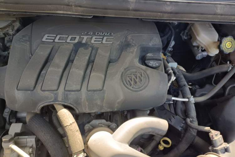 Used Buick GL8 2014 2.4L Classic Edition Engine Bay