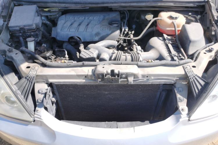 Used Buick GL8 2014 2.4L Classic Edition Engine Bay
