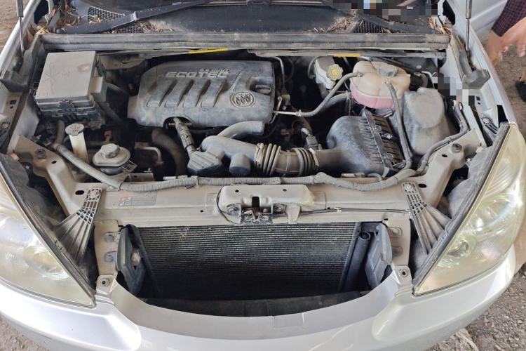 Used Buick GL8 2014 2.4L Classic Edition Engine Bay