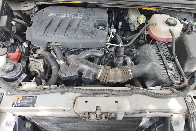 Used Buick GL8 2014 2.4L Classic Edition Engine Bay