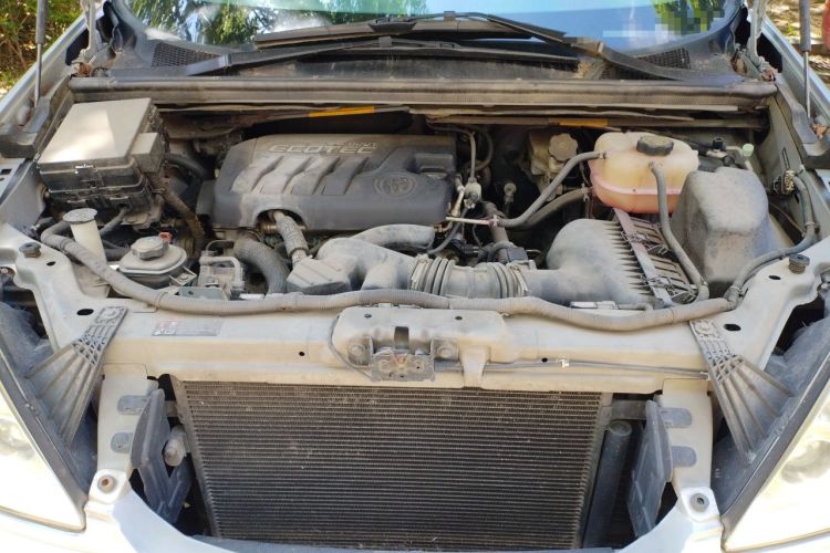 Used Buick GL8 2014 2.4L Classic Edition Engine Bay