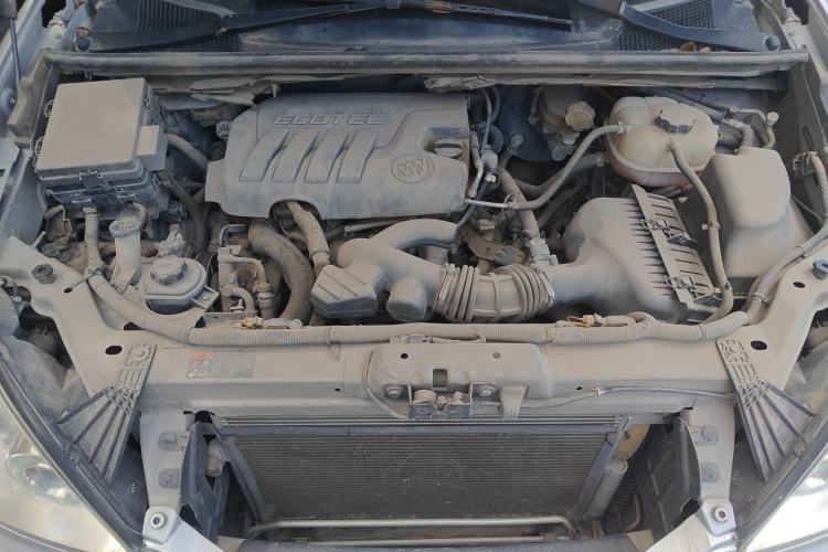 Used Buick GL8 2014 2.4L Classic Edition Engine Bay