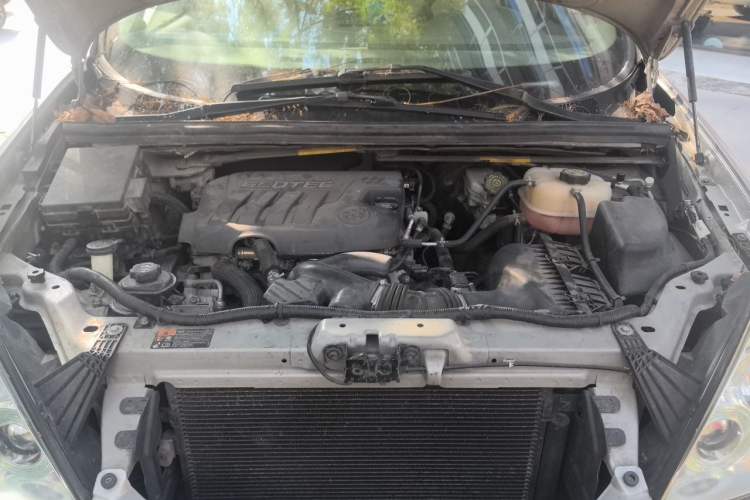 Used Buick GL8 2014 2.4L Comfort Edition Engine Bay