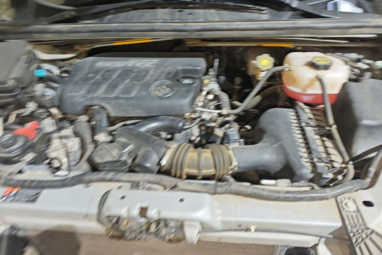 Used Buick GL8 2014 2.4L Classic Edition Engine Bay