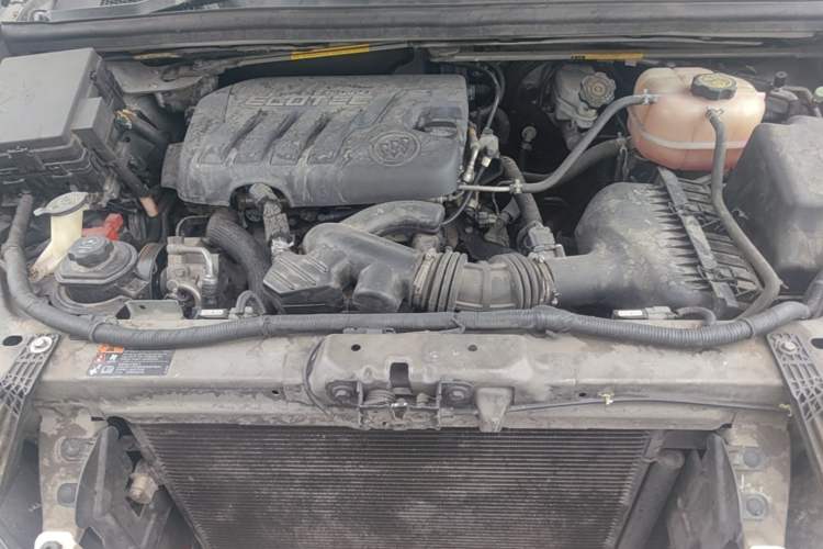 Used Buick GL8 2014 2.4L Comfort Edition Engine Bay
