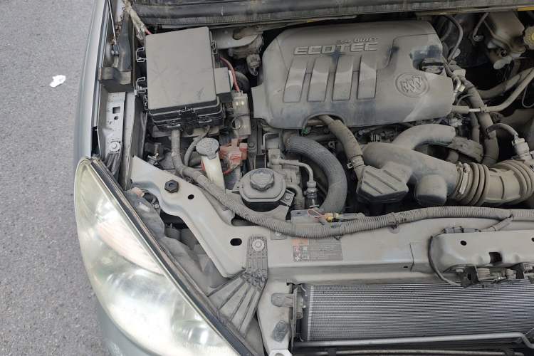Used Buick GL8 2014 2.4L Classic Edition Engine Bay Right