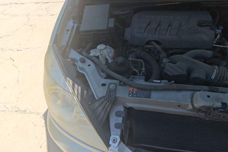 Used Buick GL8 2014 2.4L Classic Edition Engine Bay Right