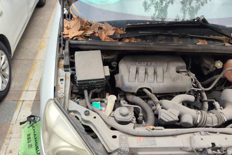 Used Buick GL8 2014 2.4L Classic Edition Engine Bay Right