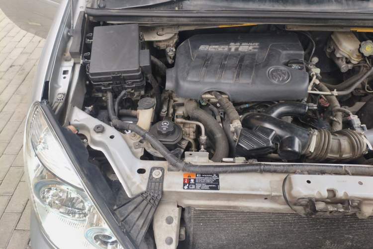 Used Buick GL8 2014 2.4L Comfort Edition Engine Bay Right