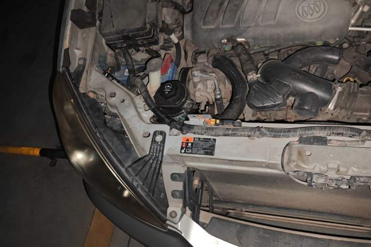 Used Buick GL8 2014 2.4L Classic Edition Engine Bay Right
