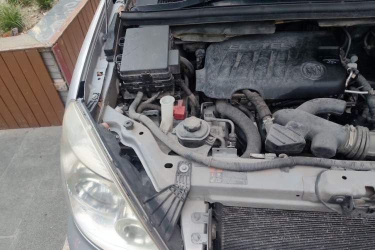 Used Buick GL8 2014 2.4L Executive Edition Engine Bay Right