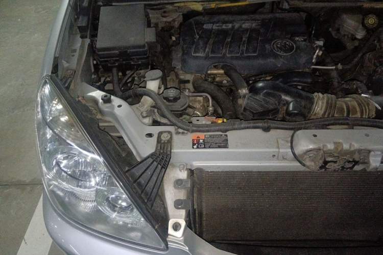 Used Buick GL8 2014 2.4L Comfort Edition Engine Bay Right