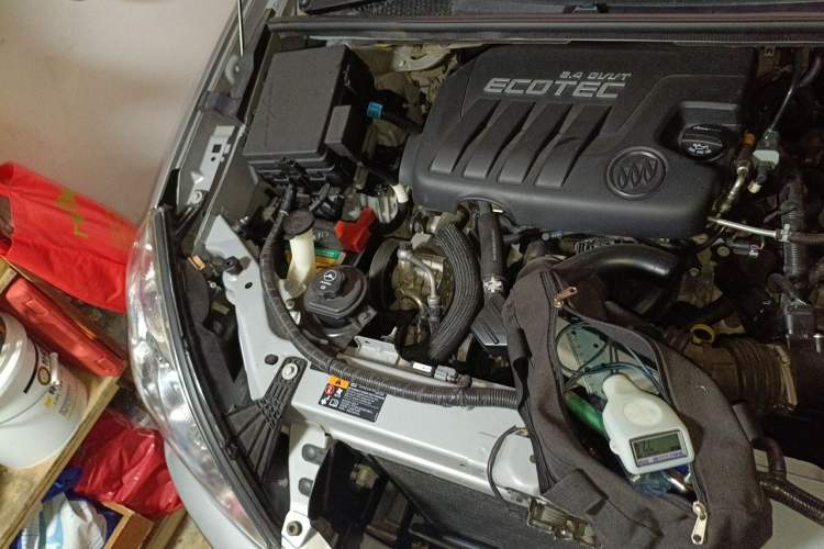 Used Buick GL8 2014 2.4L Classic Edition Engine Bay Right