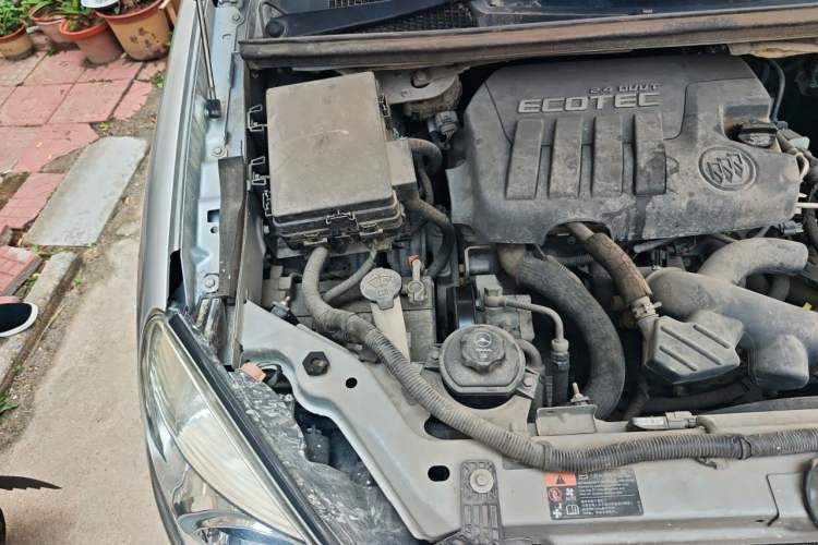 Used Buick GL8 2014 2.4L Classic Edition Engine Bay Right