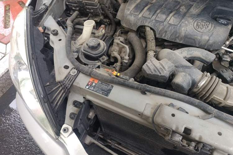 Used Buick GL8 2014 2.4L Classic Edition Engine Bay Right