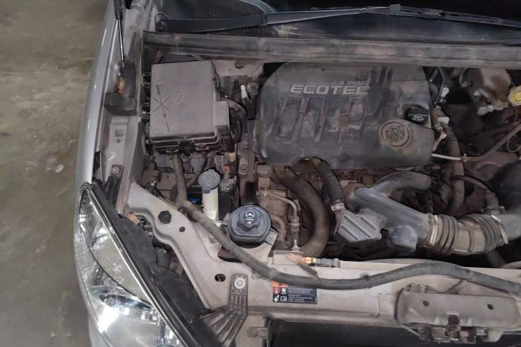 Used Buick GL8 2014 2.4L Executive Edition Engine Bay Right