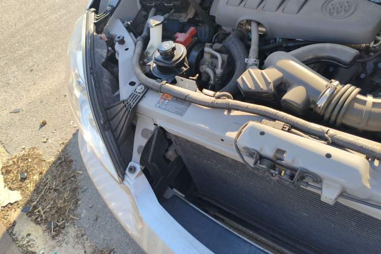 Used Buick GL8 2014 2.4L Classic Edition Engine Bay Right