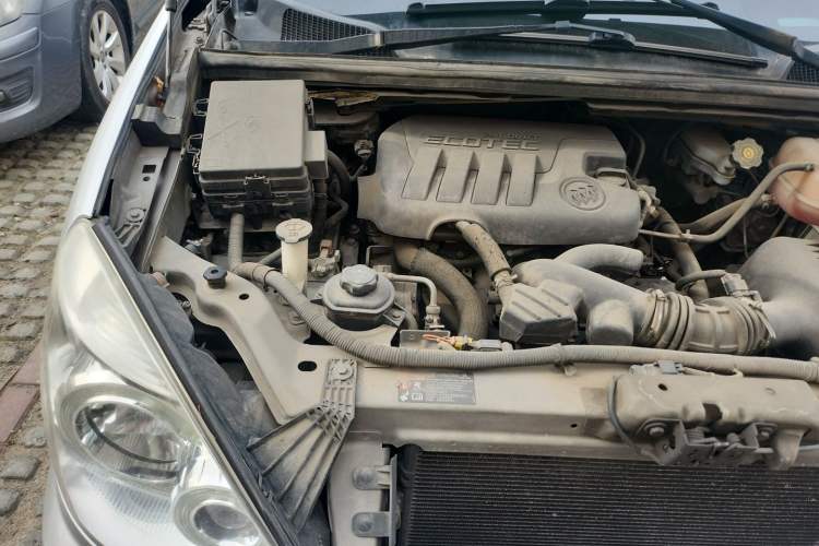 Used Buick GL8 2014 2.4L Classic Edition Engine Bay Right