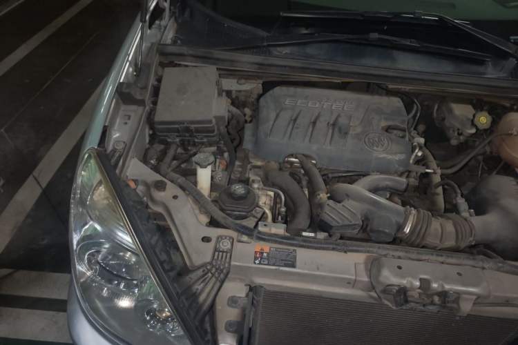 Used Buick GL8 2014 2.4L Classic Edition Engine Bay Right