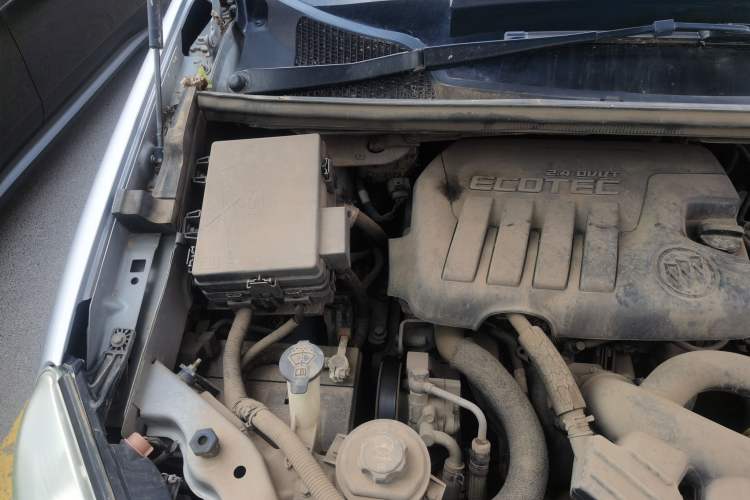 Used Buick GL8 2014 2.4L Classic Edition Engine Bay Right