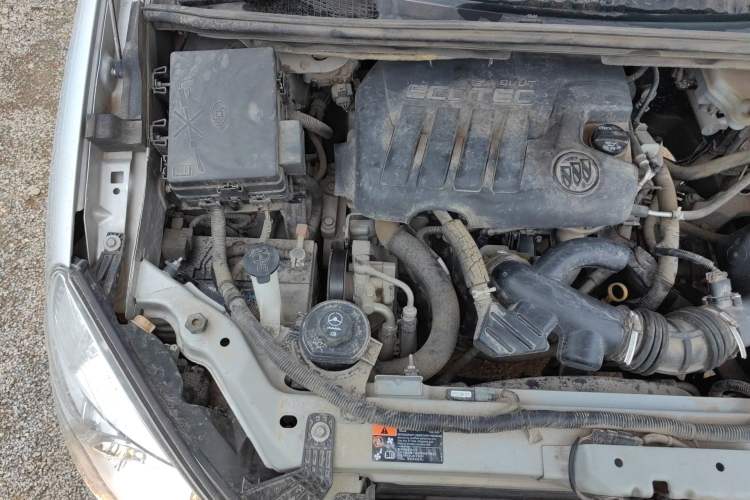 Used Buick GL8 2014 2.4L Classic Edition Engine Bay Right
