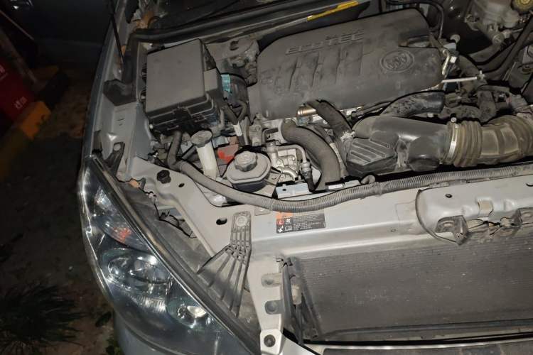 Used Buick GL8 2014 2.4L Classic Edition Engine Bay Right