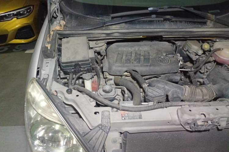 Used Buick GL8 2014 2.4L Classic Edition Engine Bay Right