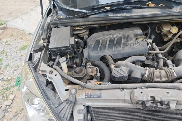 Used Buick GL8 2014 2.4L Classic Edition Engine Bay Right