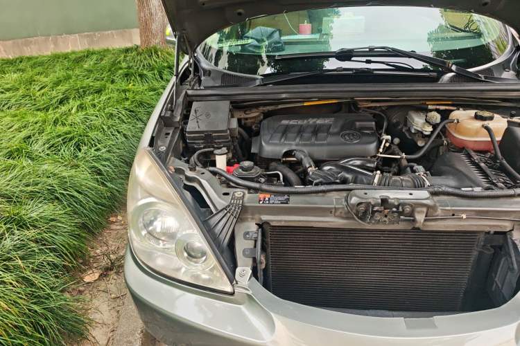 Used Buick GL8 2014 2.4L Comfort Edition Engine Bay Right